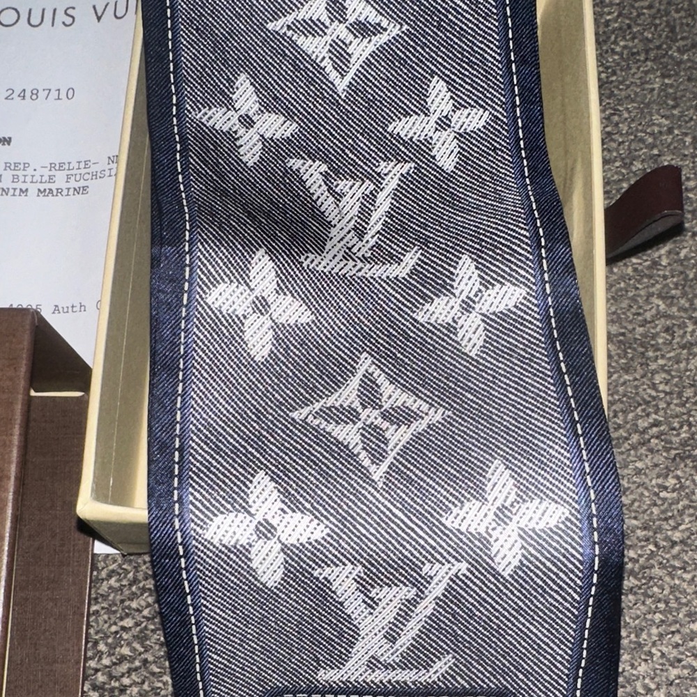 LOUIS VUITTON ❤️ M72558 Bandeau Monogram Marine Blue Denim Silk Scarf - Picture 3 of 10